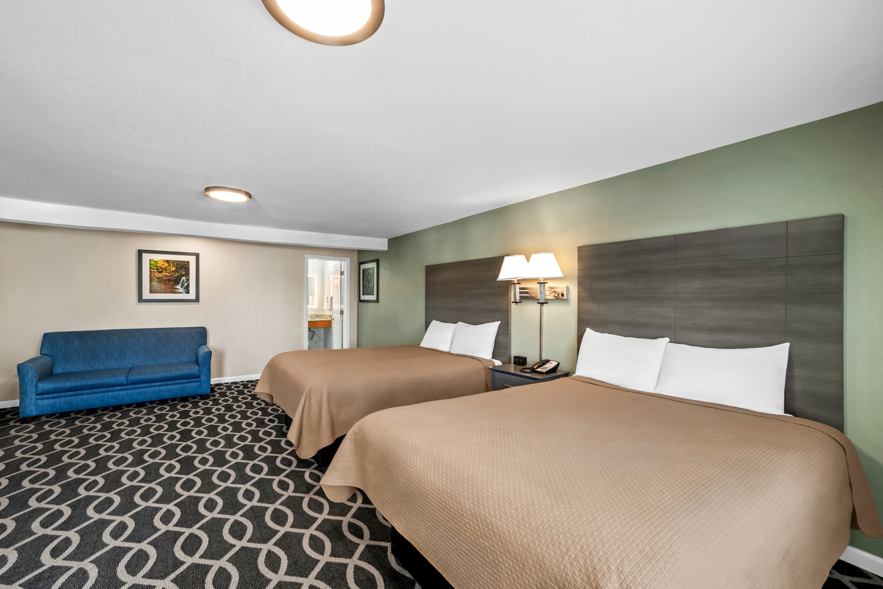 Two-bed guest room at Spring Water Inn